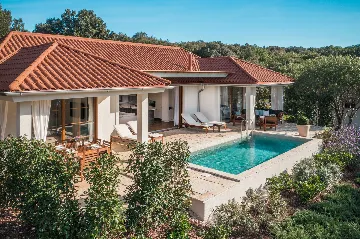 Seaside Family Villa with Heated Pool, Bale