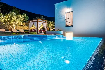 Private Villa Retreat with Pool in Kaštel Lukšić