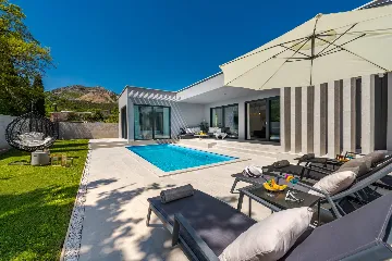 Modern Villa with Pool in Mlini