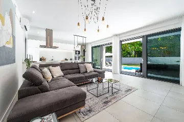 Modern Villa with Pool in Mlini