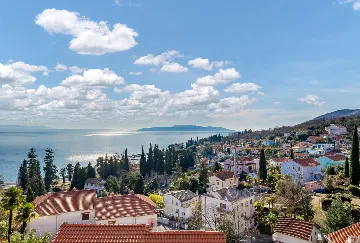 Spacious 6-Bedroom Villa with Pool in Opatija