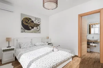 Spacious 6-Bedroom Villa with Pool in Opatija