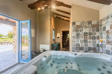 Modern Villa with Pool and Wellness, Čabrunići