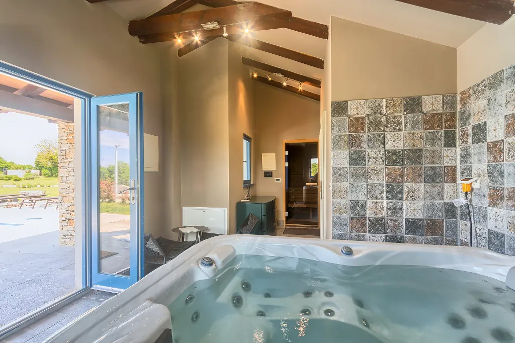 Modern Villa with Pool and Wellness, Čabrunići