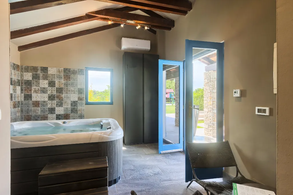 Modern Villa with Pool and Wellness, Čabrunići