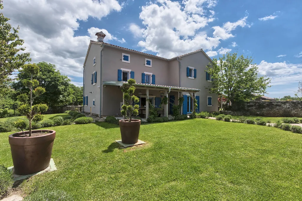 Modern Villa with Pool and Wellness, Čabrunići