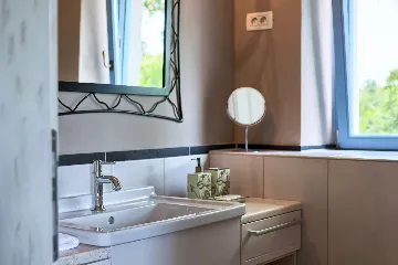 Modern Villa with Pool and Wellness, Čabrunići