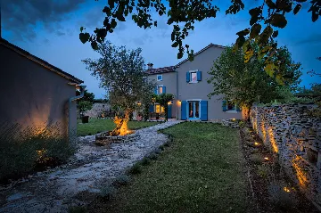 Modern Villa with Pool and Wellness, Čabrunići