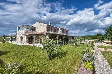 Spacious Countryside Villa with Pool in Umag