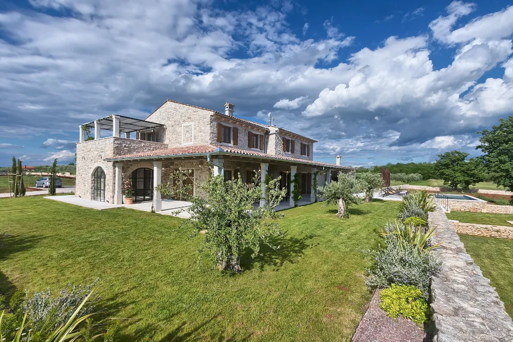 Spacious Countryside Villa with Pool in Umag