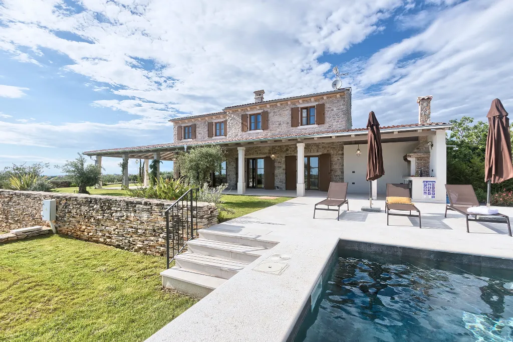 Spacious Countryside Villa with Pool in Umag