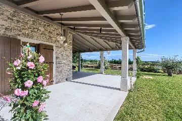 Spacious Countryside Villa with Pool in Umag