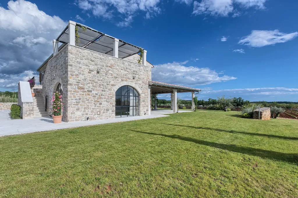 Spacious Countryside Villa with Pool in Umag