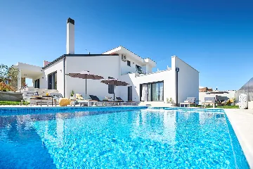 Contemporary Villa Retreat with Pool Umag