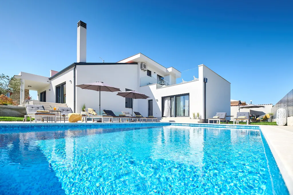 Contemporary Villa Retreat with Pool Umag
