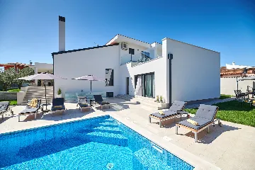 Contemporary Villa Retreat with Pool Umag