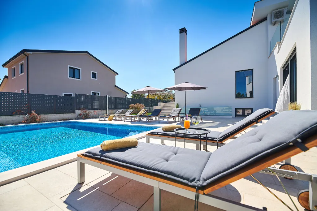 Contemporary Villa Retreat with Pool Umag