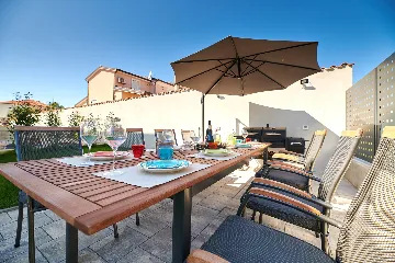 Contemporary Villa Retreat with Pool Umag