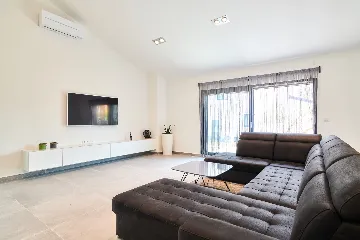 Contemporary Villa Retreat with Pool Umag