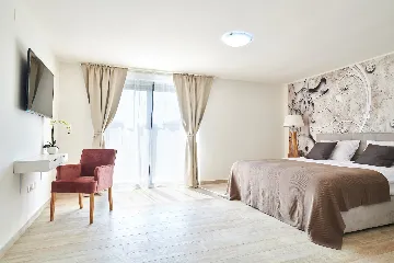 Contemporary Villa Retreat with Pool Umag