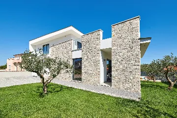 Contemporary Villa Retreat with Pool Umag