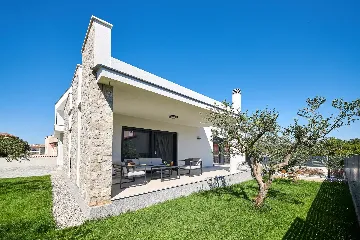 Contemporary Villa Retreat with Pool Umag