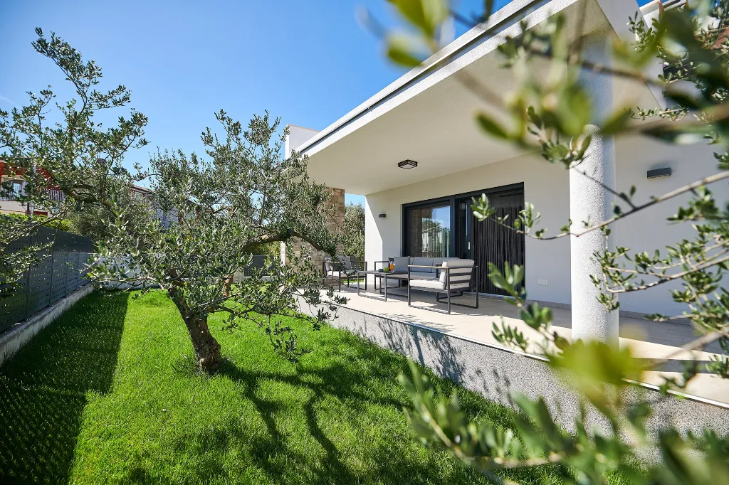 Contemporary Villa Retreat with Pool Umag