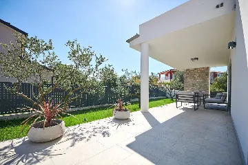 Contemporary Villa Retreat with Pool Umag