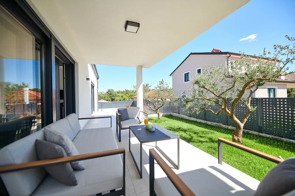 Contemporary Villa Retreat with Pool Umag