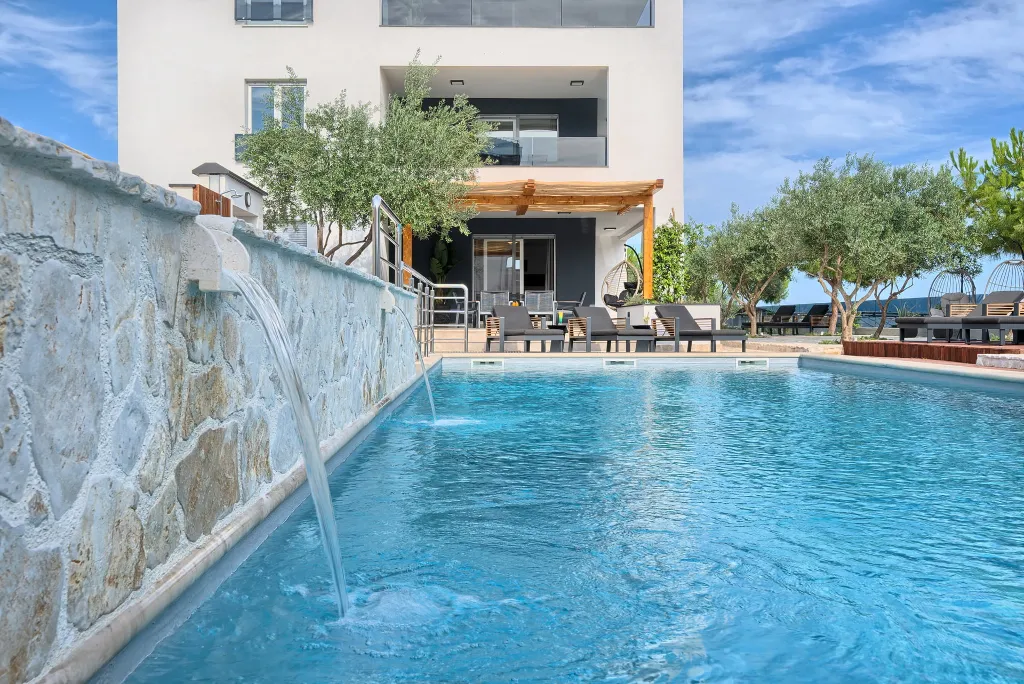 Modern Studio Apartment with Pool Access in Split