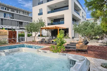 Modern Studio Apartment with Pool Access in Split