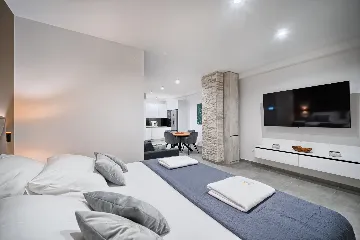 Modern Studio Apartment with Pool Access in Split