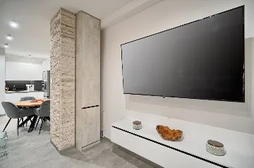 Modern Studio Apartment with Pool Access in Split