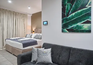 Modern Studio Apartment with Pool Access in Split