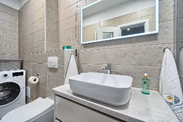 Modern Studio Apartment with Pool Access in Split