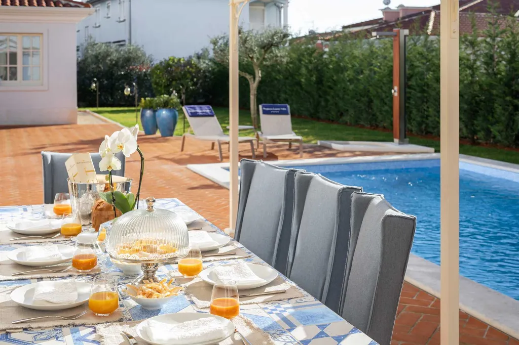 Elegant 4-Bedroom Villa with Pool in Vabriga