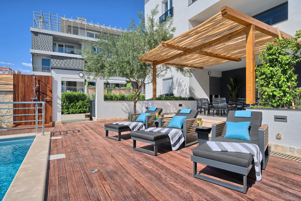 Modern Two-Bedroom Apartment with Pool, Split