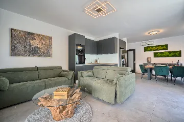 Modern Two-Bedroom Apartment with Pool, Split