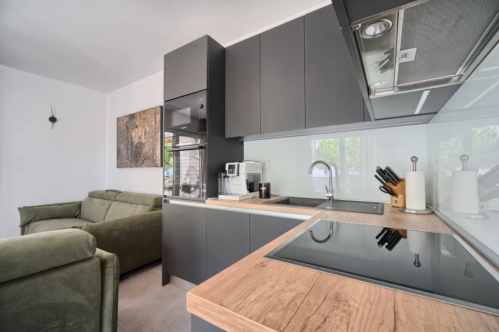 Modern Two-Bedroom Apartment with Pool, Split