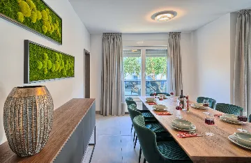 Modern Two-Bedroom Apartment with Pool, Split