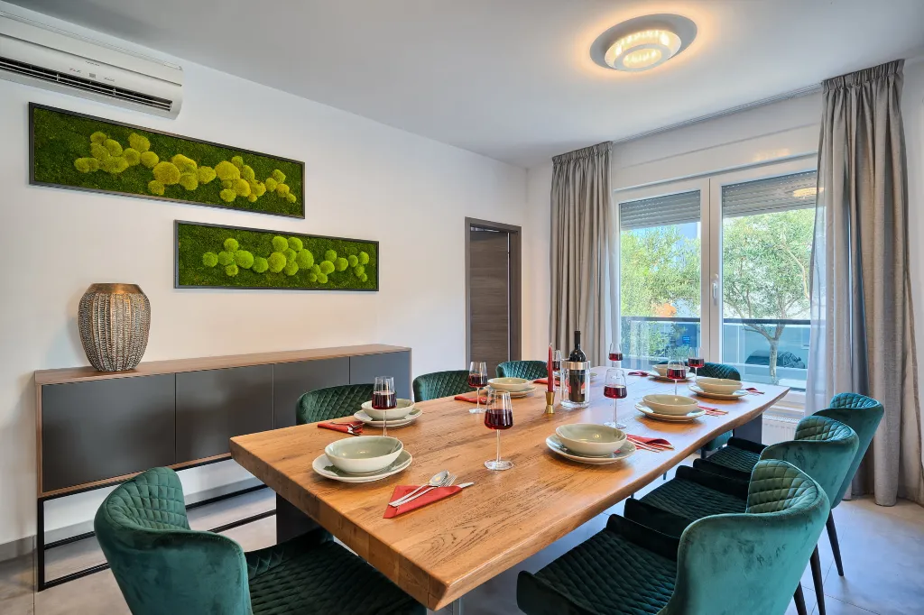 Modern Two-Bedroom Apartment with Pool, Split