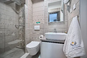 Modern Two-Bedroom Apartment with Pool, Split