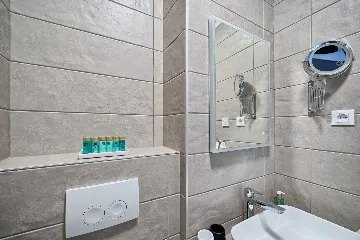 Modern Two-Bedroom Apartment with Pool, Split