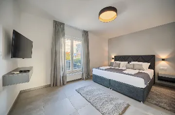 Modern Two-Bedroom Apartment with Pool, Split