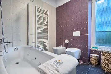 Modern Two-Bedroom Apartment with Pool, Split