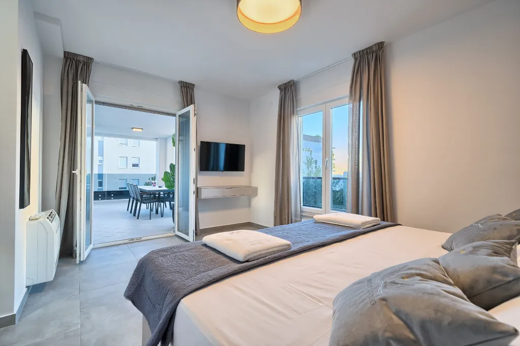 Modern Family Apartment with Shared Pool, Split