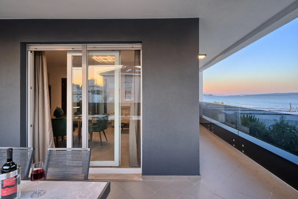 Modern Family Apartment with Shared Pool, Split