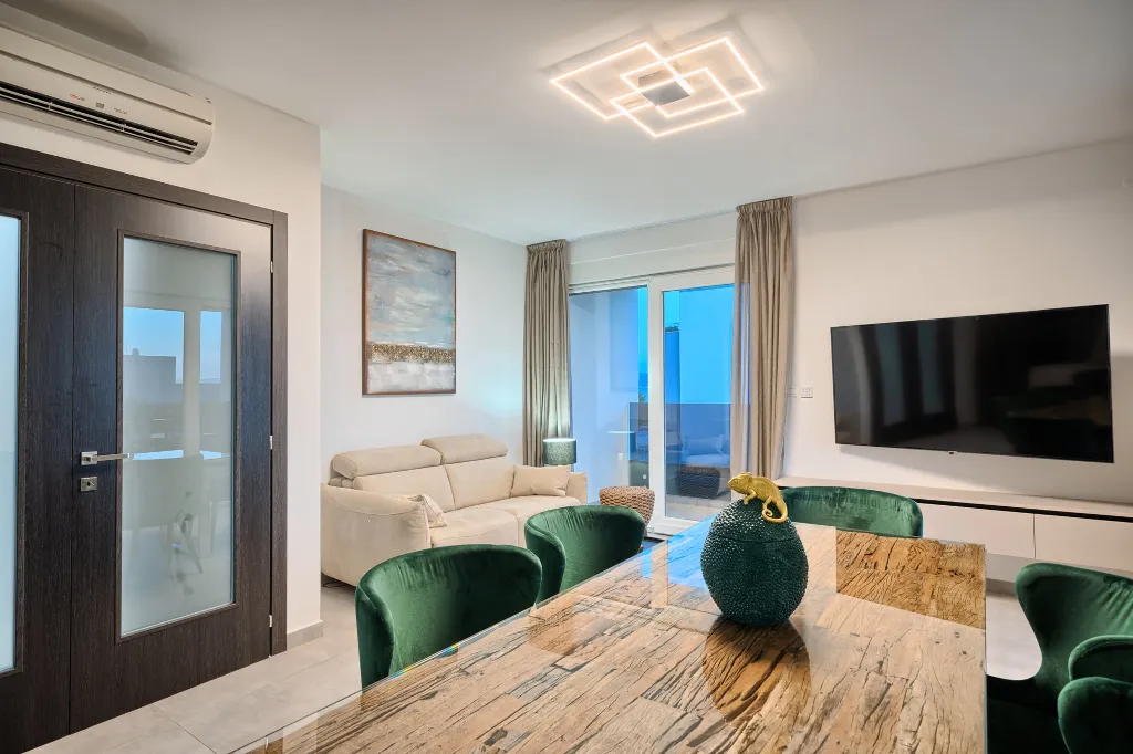 Modern Family Apartment with Shared Pool, Split
