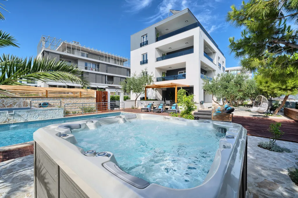 Modern Family Apartment with Shared Pool, Split