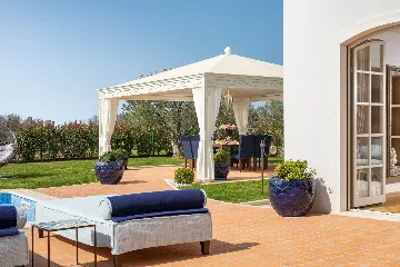 Elegant Family Villa with Pool in Vabriga